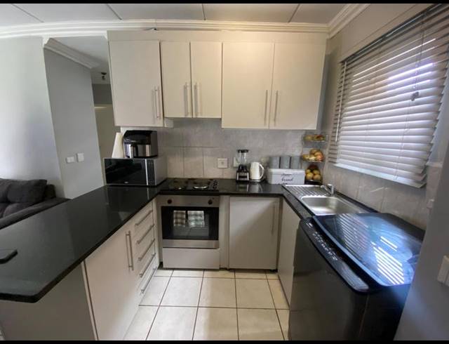 2 BEDROOM APARTMENT FOR SALE IN KEMPTON PARK
